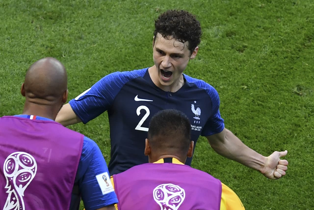 El francés Benjamin Pavard sigue siendo objetivo de varios equipos en Europa. Bayern Múnich se unió a la lista de pretendientes y parece que toma la delantera por él.