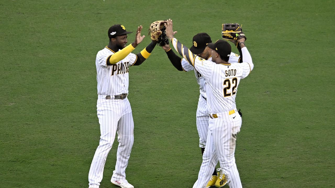 Los Padres rescatan partido que perdían por cuatro carreras e igualan serie