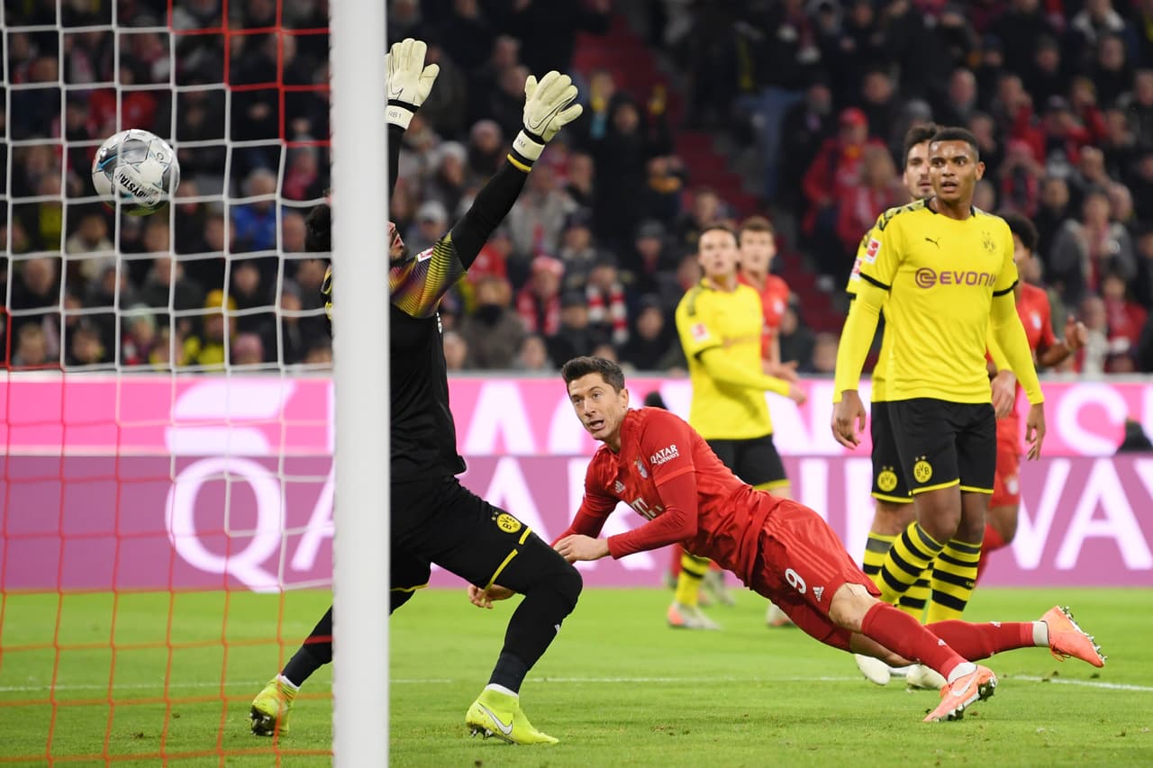 Por Bayern marcaron Lewandowski (17’, 76’) y Gnabry (47’). El autogol fue de Hummels (80’).