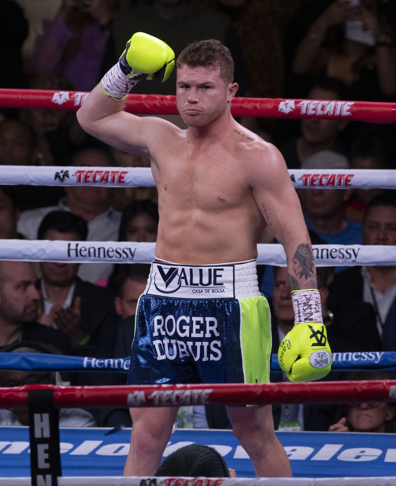 'Canelo' lució unos guantes bastante llamativos y poco usuales.