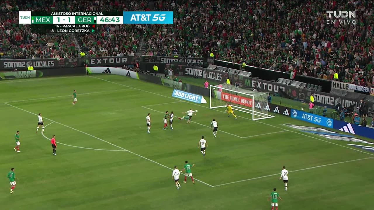 ¡GOL!  anota para México. Érick Sánchez