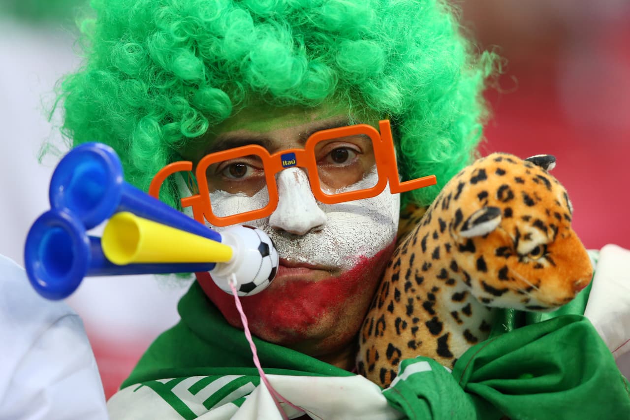 La pasión, alegría y colorido fueron expresados por los hinchas de España e Irán en medio del partido del grupo B entre ambas selecciones por el Mundial de Rusia 2018.