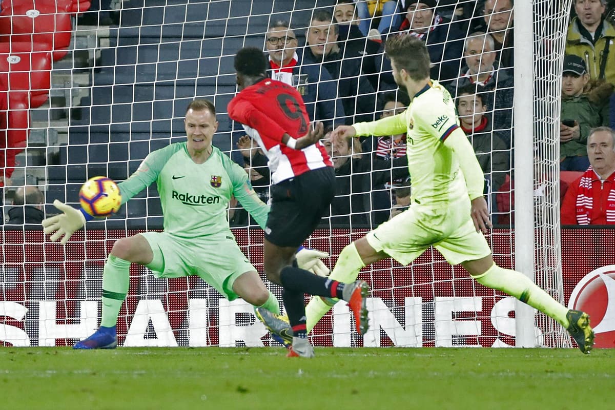 Iñaki (centro) fue quien tuvo las mejores opciones del Athletic, pero las manos seguras de Ter Stegen (izquierda) impidieron que anotara al minuto 81.