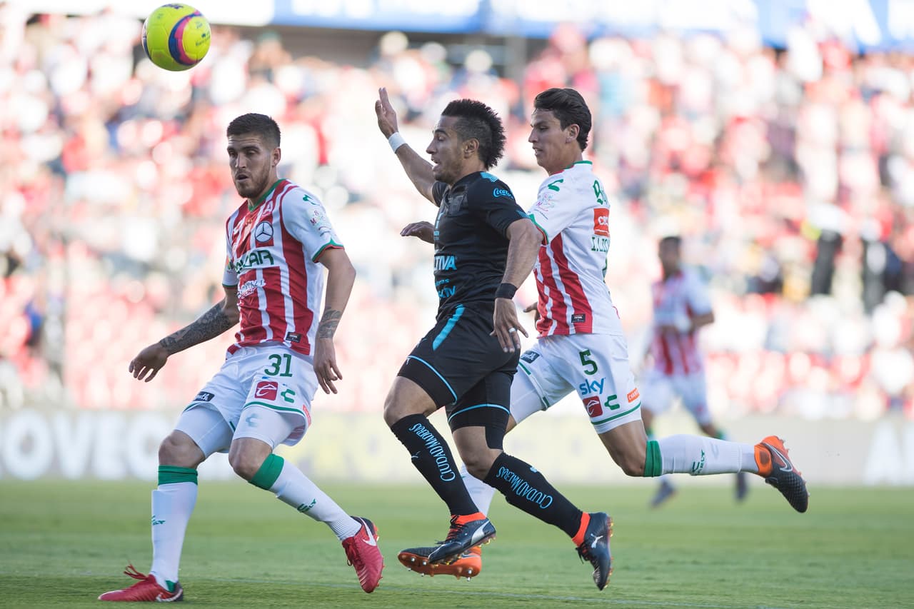 La primera mitad fue para el olvido. Los primeros 45 minutos trascurrieron sin pena ni gloria ni emociones que destacar.