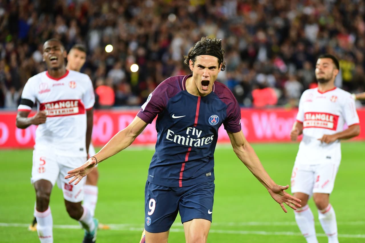 Ya en la segunda mitad, el uruguayo Edinson Cavani aumentó la ventaja desde el punto penal al minuto 75.