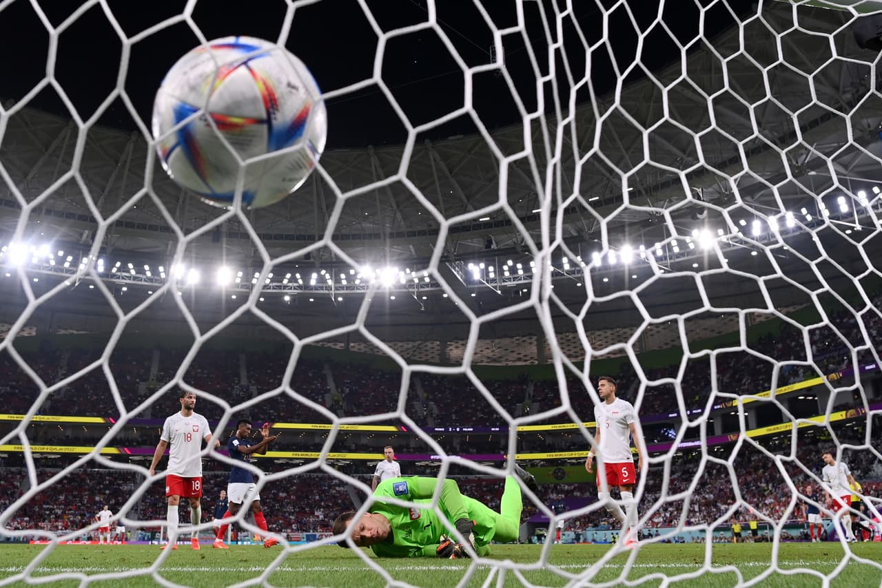 El balón besó las redes tras ese impresionante impacto.