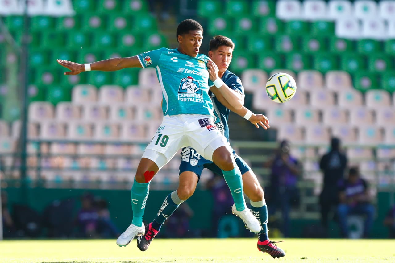 Pachuca derrotó al León como visitante para conservar el liderato del torneo con una solitaria anotación de 'Chofis' López.