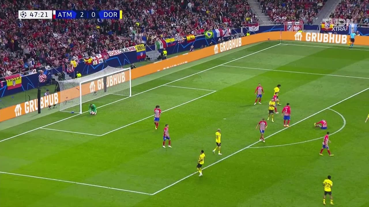 ¡TIRO ATAJADO! disparo por Marcel Sabitzer.