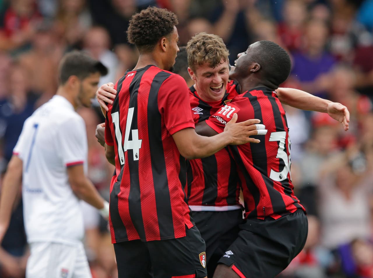 Por parte del Bournemouth sobresale la llegada de Arnaut Danjuma procedente del Club Brujas de Bélgica. Han invertido 10.7 millones de libras esterlinas y son de los clubes más bajos en este rubro.