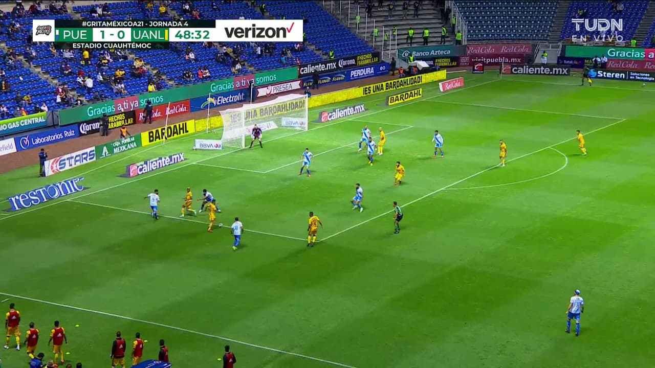 ¡TIRO ATAJADO! disparo por Javier Aquino.