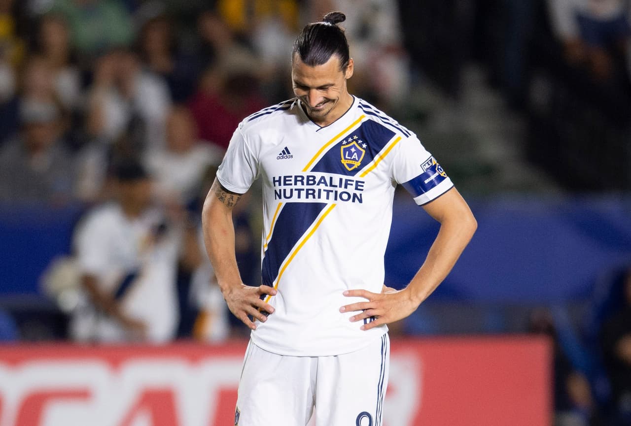 Jugador de LAFC deberá operarse tras chocar con Zlatan