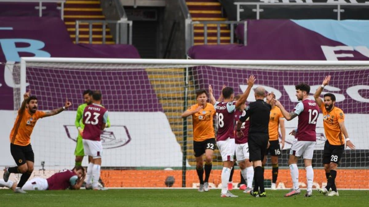 Como el Tri, los Wolves se unen al #NoEraPenal