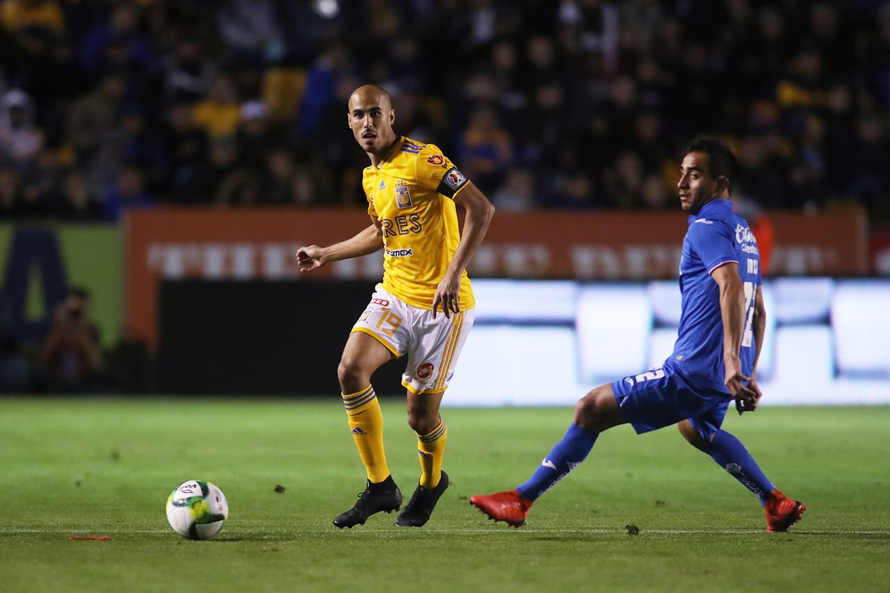 El partido comenzó con mucha intensidad y así se disputó gran parte del cotejo en todos los sectores del campo.
