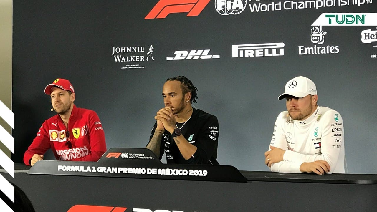 Los tres pilotos en el podio del GP de México, Sebastian Vettel, Lewis Hamilton y Valtteri Bottas, de izquierda a derecha, en la rueda de prensa post carrera.