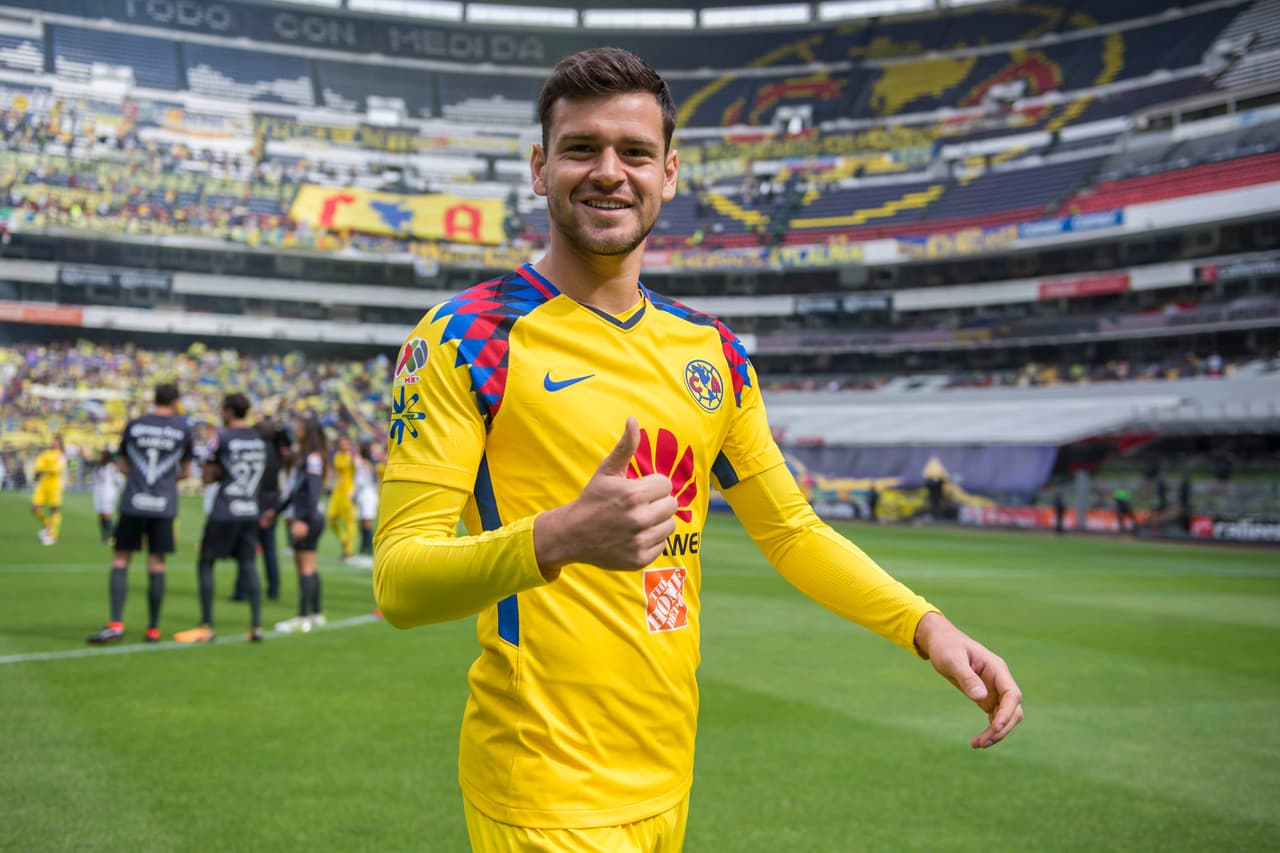 Las Águilas, tanto el equipo varonil y femenil, convivieron con los aficionados y se tomaron la foto oficial con ellos en el Estadio Azteca.
