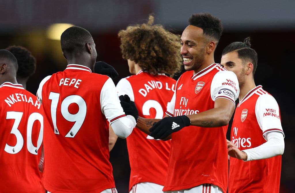 El Arsenal goleó al Newcastle en el segundo tiempo 4-0 con goles de Aubameyang, Nicolas Pepe, Özil y Lacazette para llegar a 34 puntos y dejar a los Magpies en 31.