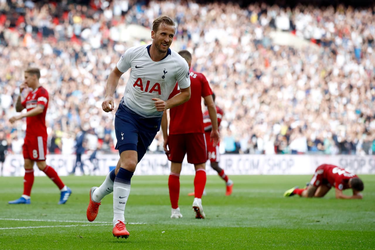 2. Harry Kane (Tottenham Hotspur) - ¿Qué se puede decir? El goleador de la pasada temporada en la Premier y de Europa por encima de las grandes estrellas. Además, quedó como máximo anotador del Mundial de Rusia 2018 y en este nuevo curso del fútbol inglés ya abrió su cuenta ante el Fulham.