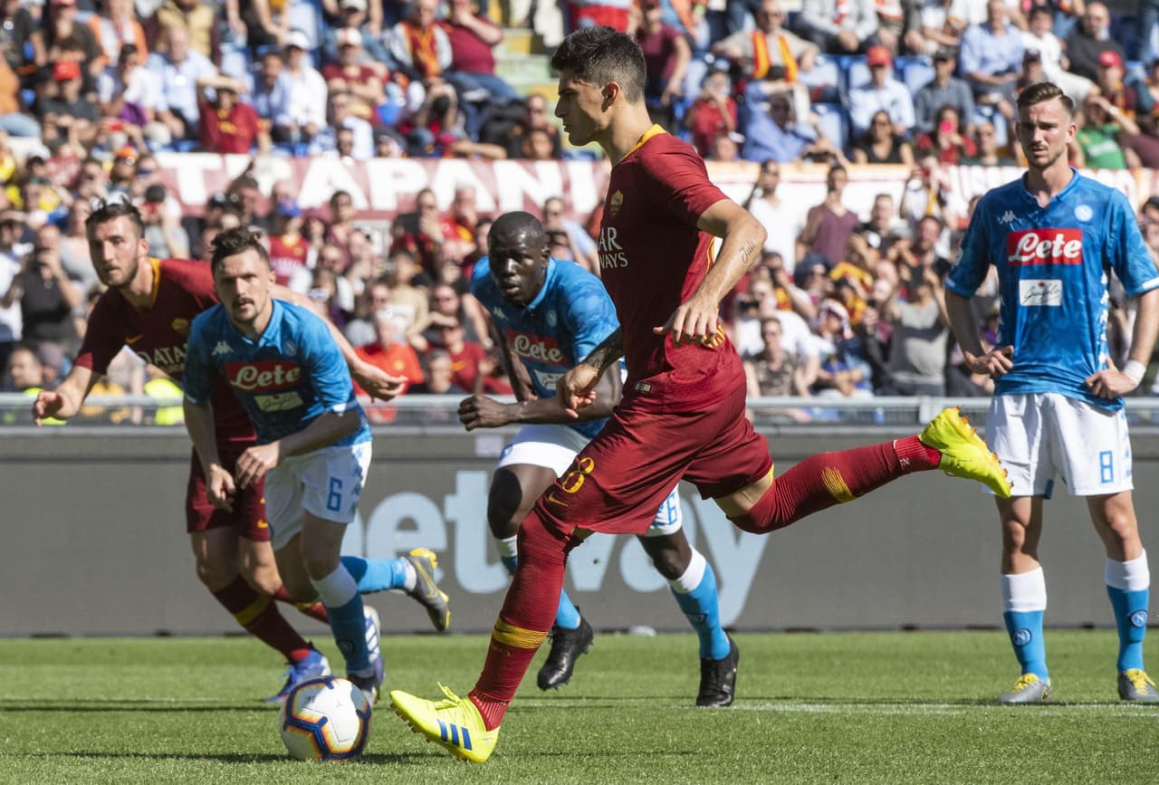 Roma tuvo un penalti a su favor y el argentino Diego Perotti aprovechó para poner la igualdad 1-1 al minuto 45 del primer tiempo, sin darle tiempo de reacción a los visitantes.