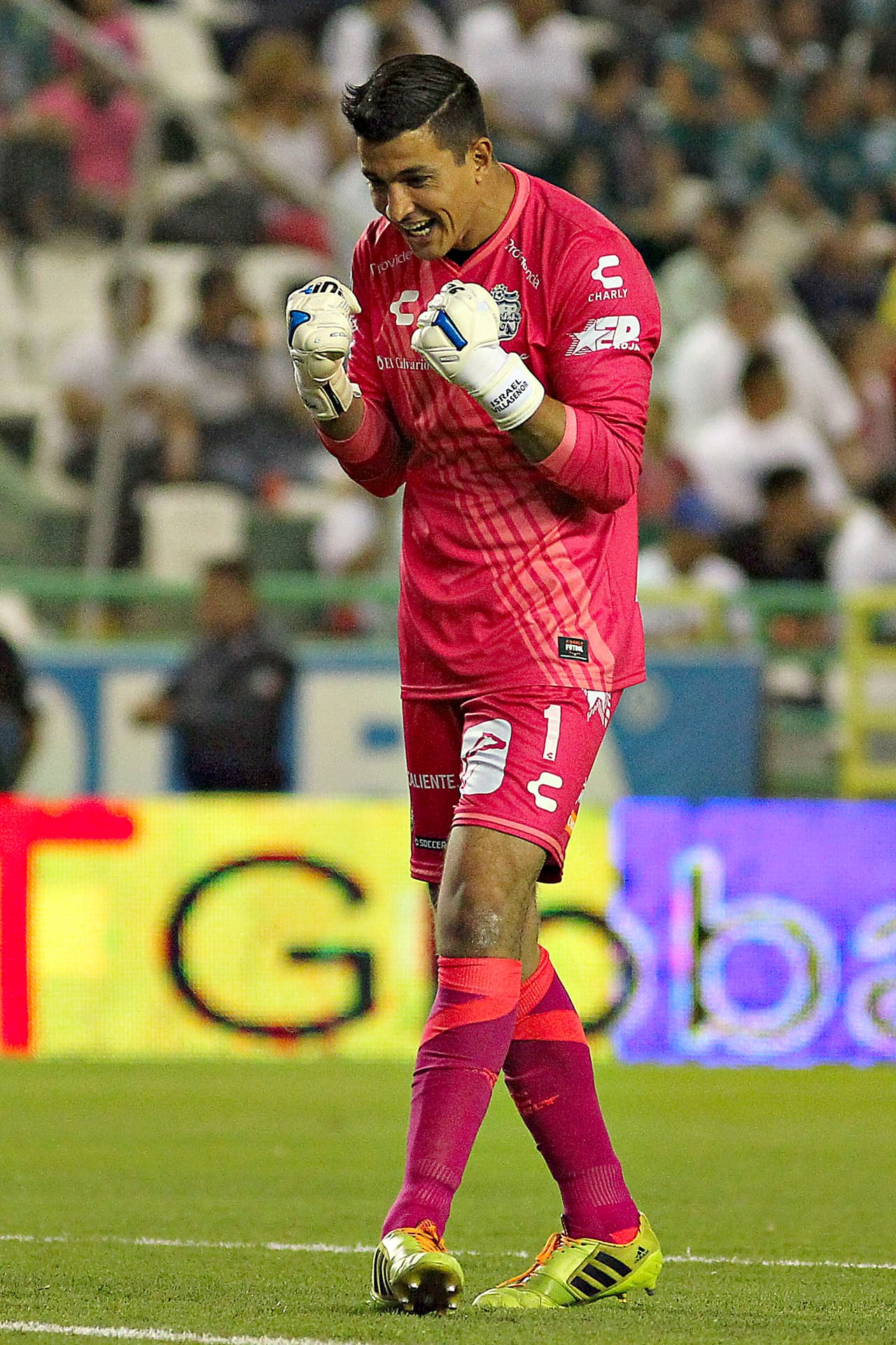 Fabián Villaseñor, Puebla.- Ante la expulsión de Campestrini, Villaseñor fue el encargado de cuidar el arco poblano ante León, pero poco pudo hacer para evitar la derrota e impedir que recibieran 4 goles.