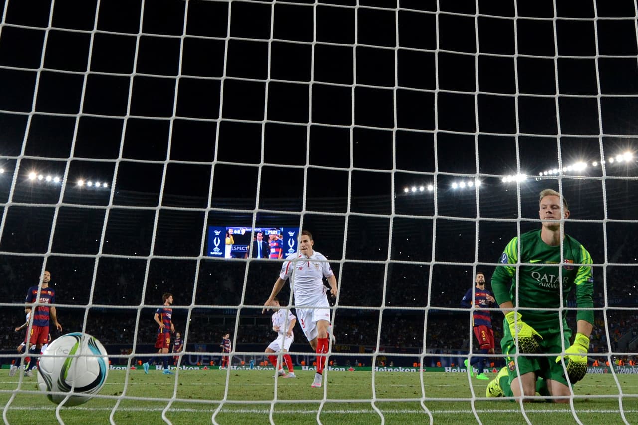 Apenas con cinco jornadas transcurridas, el joven portero alemán ha recogido 15 balones de sus redes, lo cual arroja un promedio de casi tres goles encajados por partido.