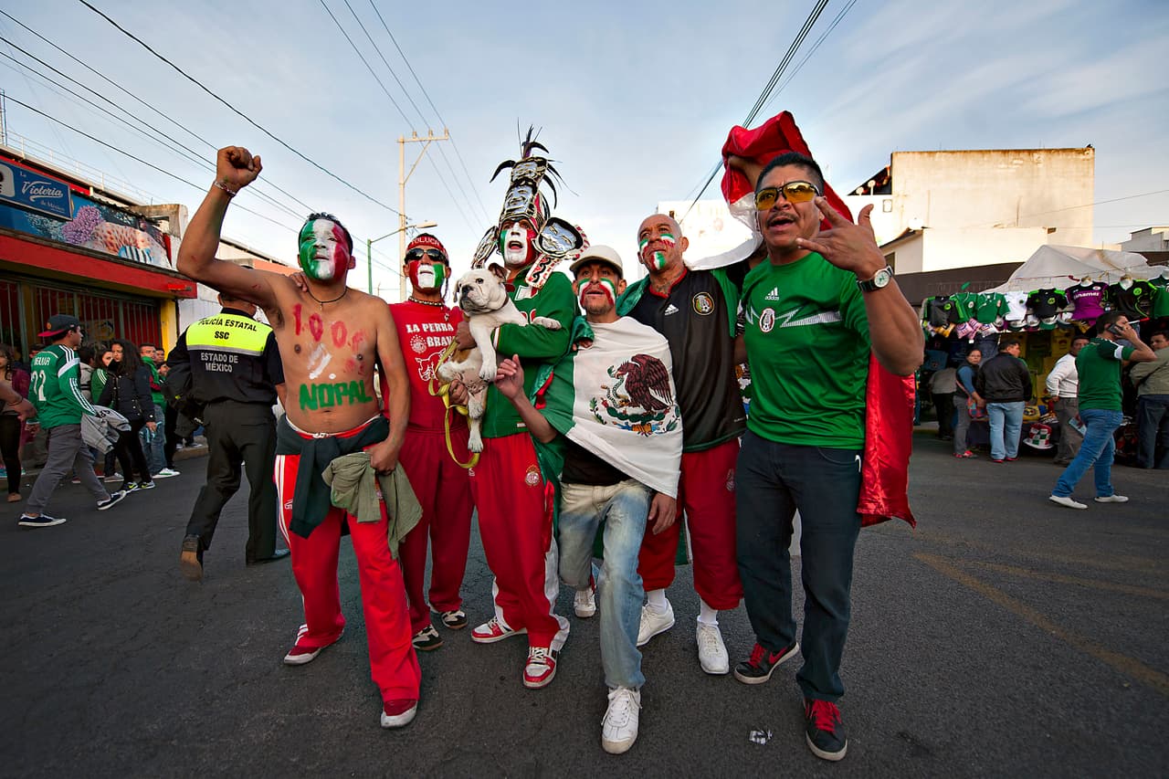 Gran ambiente y colorido se vivió en la Bombonera con el partido entre México y Panamá.