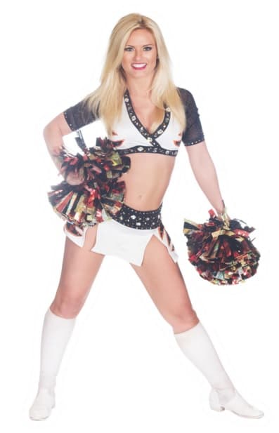 Cincinnati Bengals, TINA: Integrante de este grupo desde el 2005, lapso en el que estuvo ausente por siete temporadas regresando en el 2012. Inició en el baile desde los 3 años y ahora hace sus maletas para irse al Pro Bowl 2016.