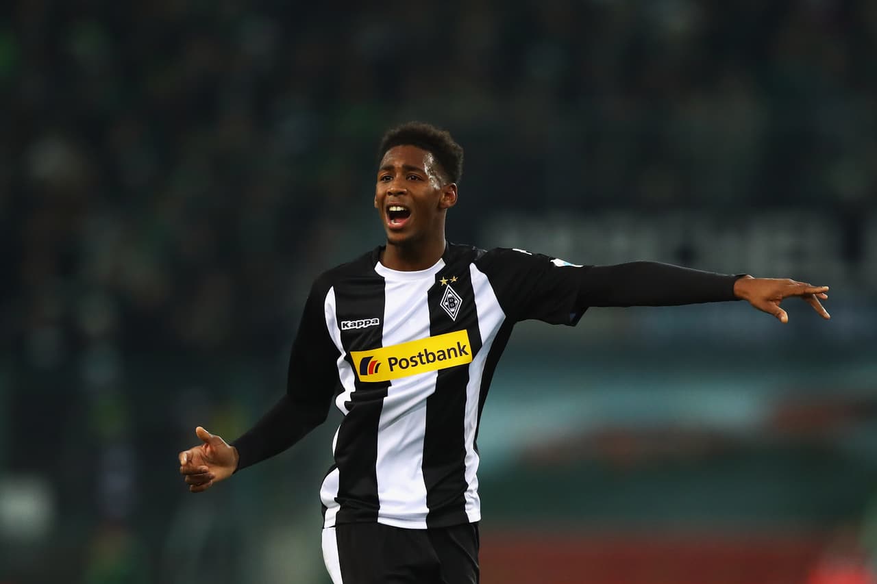 El juvenil Reece Oxford, del West Ham, podría quedarse de manera definitiva en el Borussia M'gladbach. Actualmente juega a préstamo allí, pero los alemanes quieren hacer uso de la opción de compra.