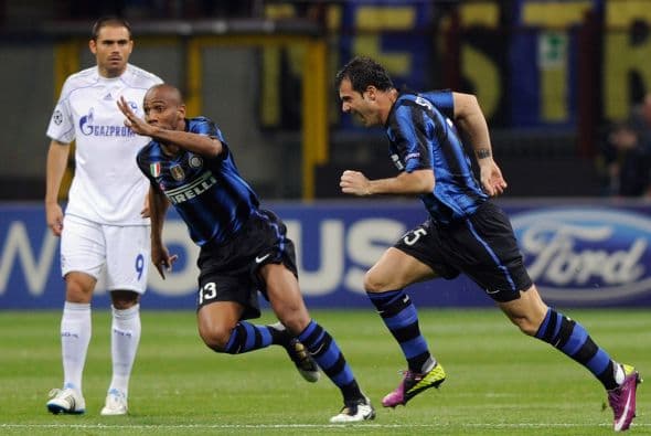 Y el serbio Dejan Stankovic se encargó de abrir el marcador.