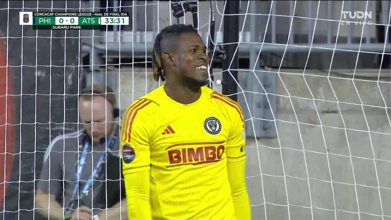 ¡TIRO ATAJADO! disparo por Aldo Rocha.