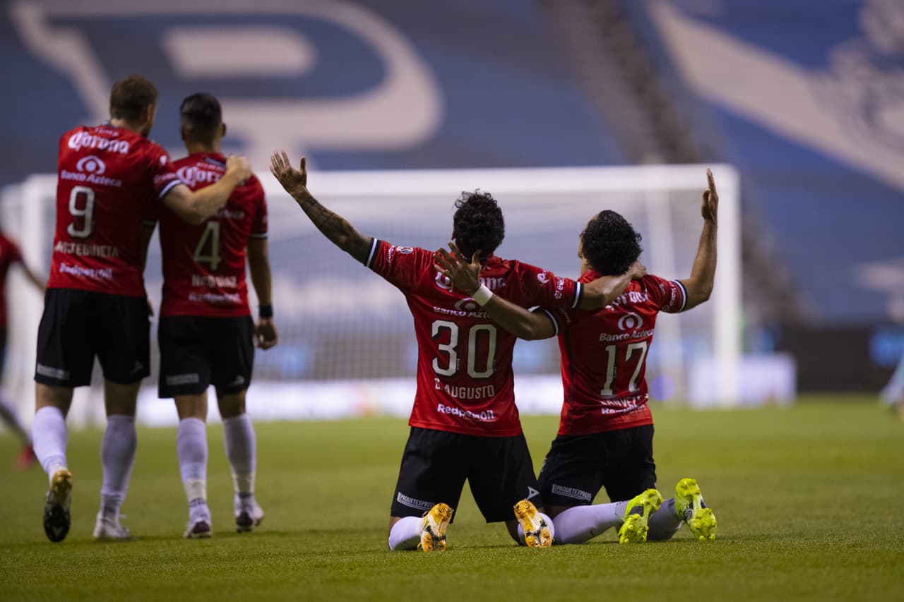 Junto con Camilo Sanvezzo celebró su anotación que contó con un gran recorte a Segovia.