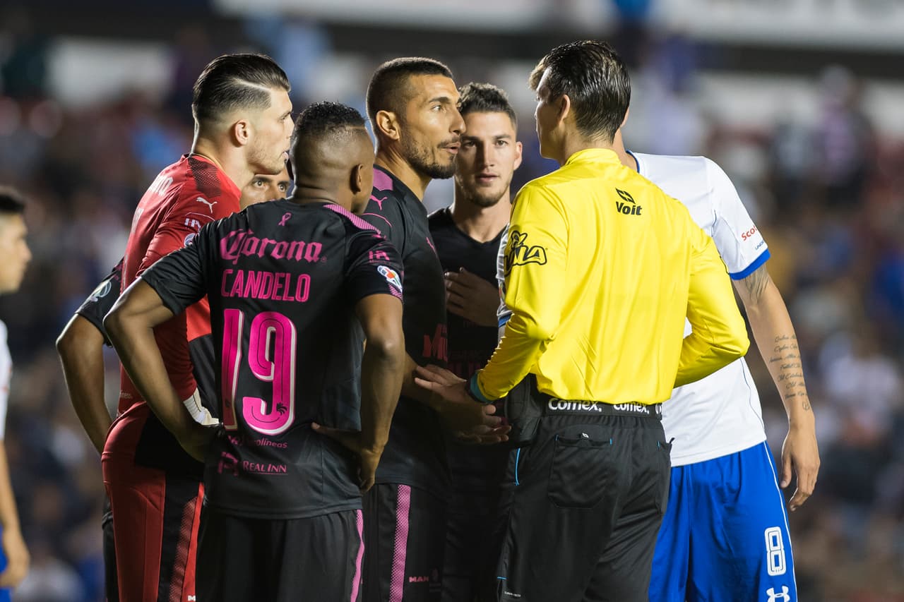 Además de la lluvia de penales, Erick Yair Miranda requirió de 8 tarjetas amarillas durante el encuentro. Sin duda un partido acelerado para el árbitro central.