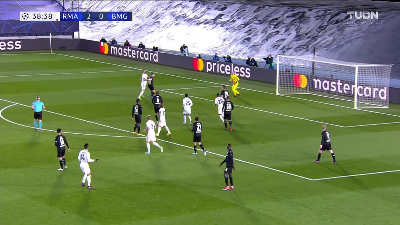 ¡TIRO ATAJADO! disparo por Luka Modric.