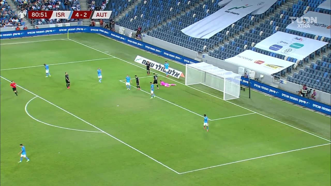 ¡TIRO ATAJADO! disparo por Louis Schaub.