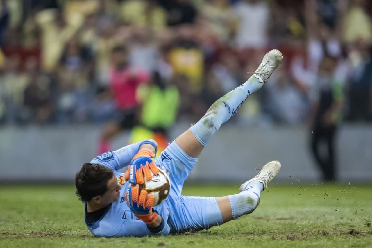 Sosa se queda con un disparo de media distancia y evita la caída de su marco, nuevamente.