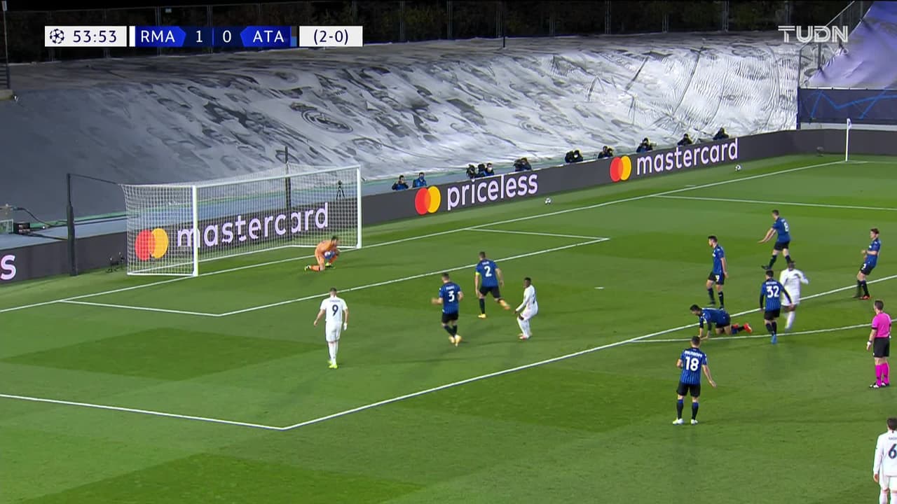 ¡TIRO ATAJADO! disparo por Ferland Mendy.