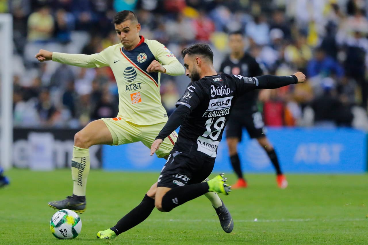 Pero nada más se escuchó el silbatazo del reinicio del partido y Necaxa salió con el cuchillo entre los dientes, decidido a buscar empatar el partido a como diera lugar.