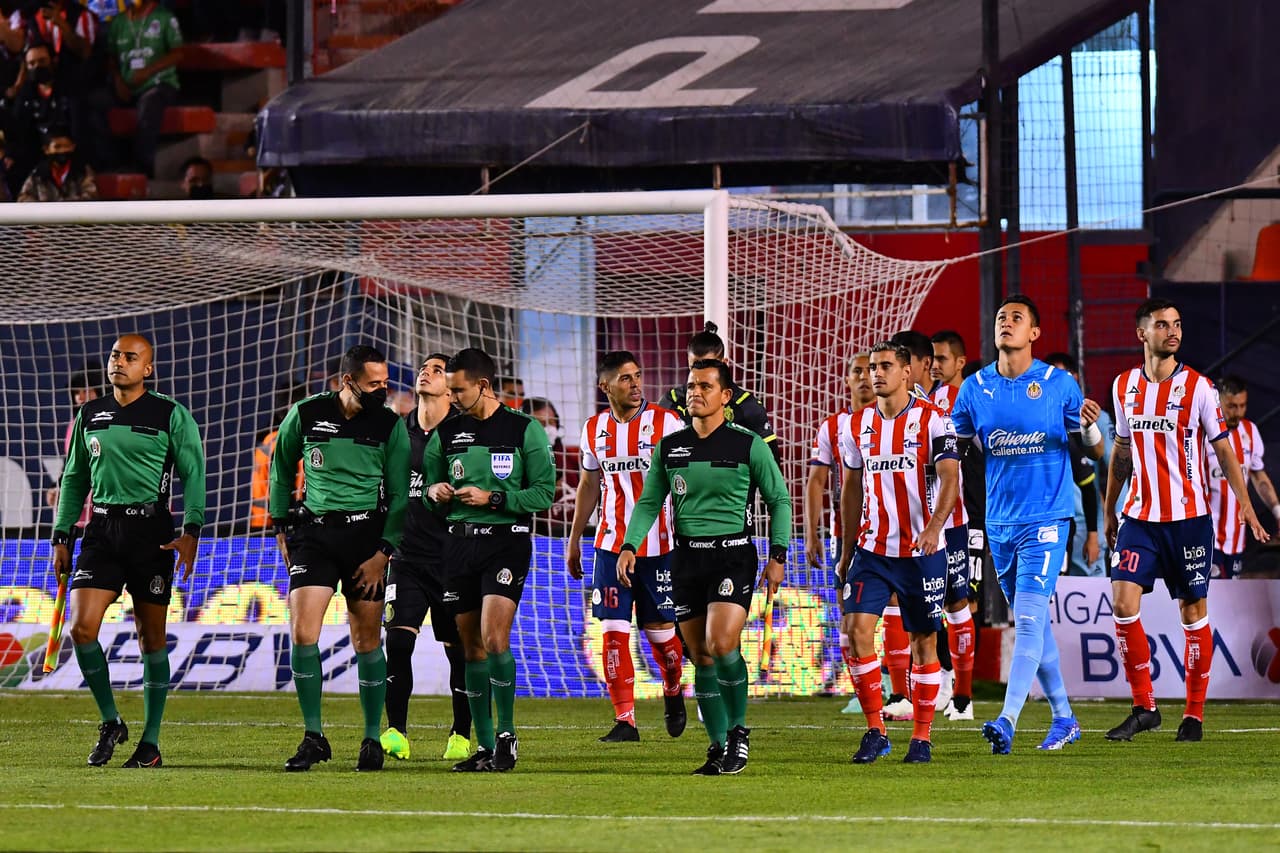 Leaño respira… Chivas tuvo una bravía reacción en el segundo tiempo y rescató el empate tras un inicio desastroso que Atlético de San Luis no supo sostener.