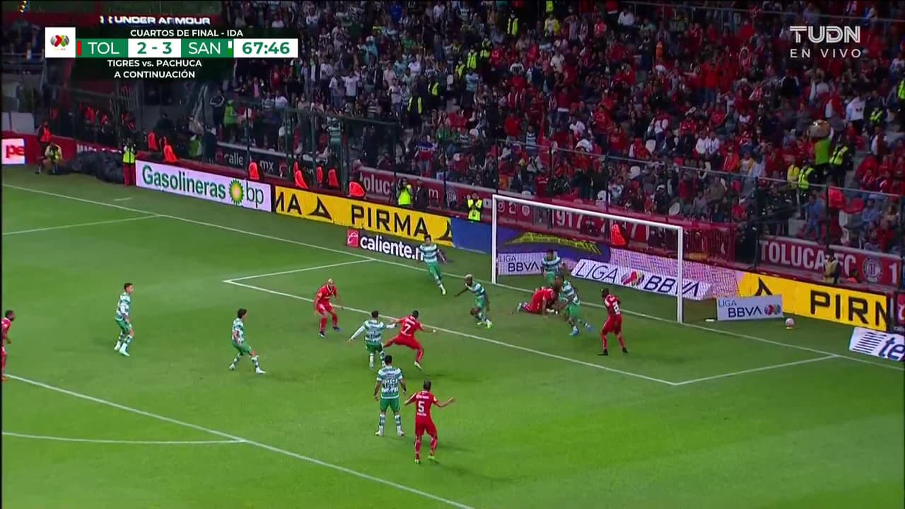 ¡TIRO ATAJADO! disparo por Carlos González.