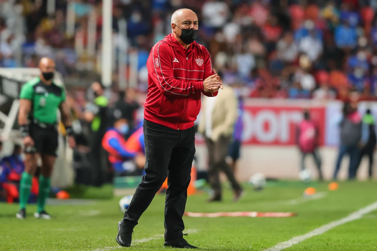 Memo Vázquez considera primera victoria más que merecida para Necaxa