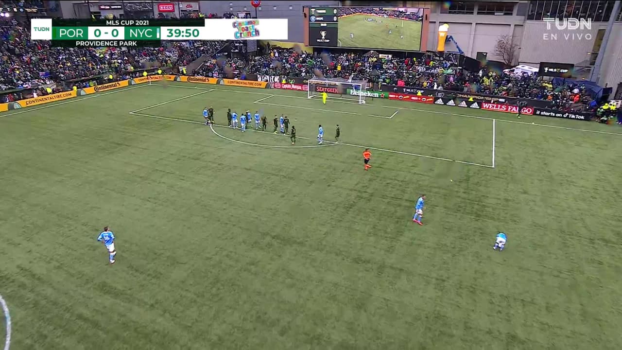 ¡GOL!  anota para New York City FC. Valentín Castellanos