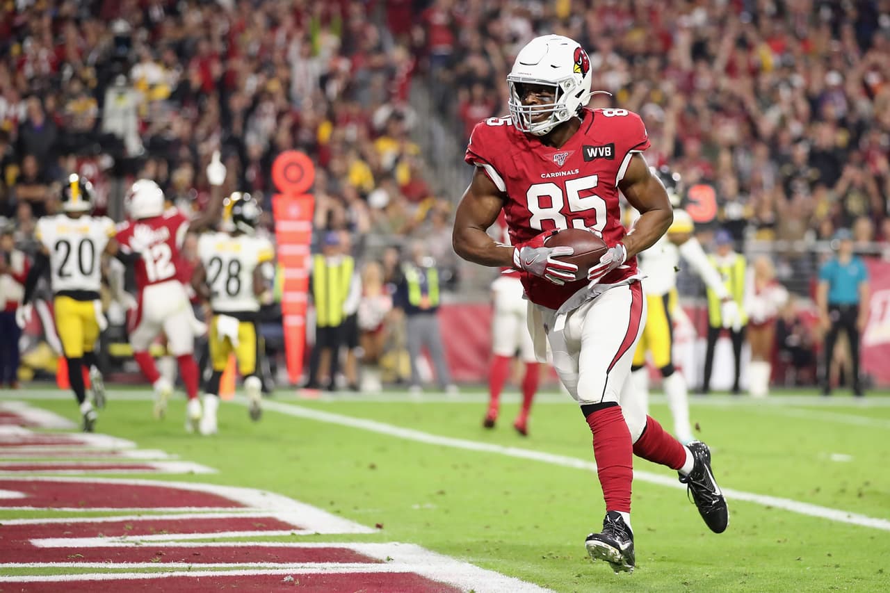 Devlin Hodges tiene juego discreto pero la defensiva de Steelers se luce y se colocan con marca de 8-5.