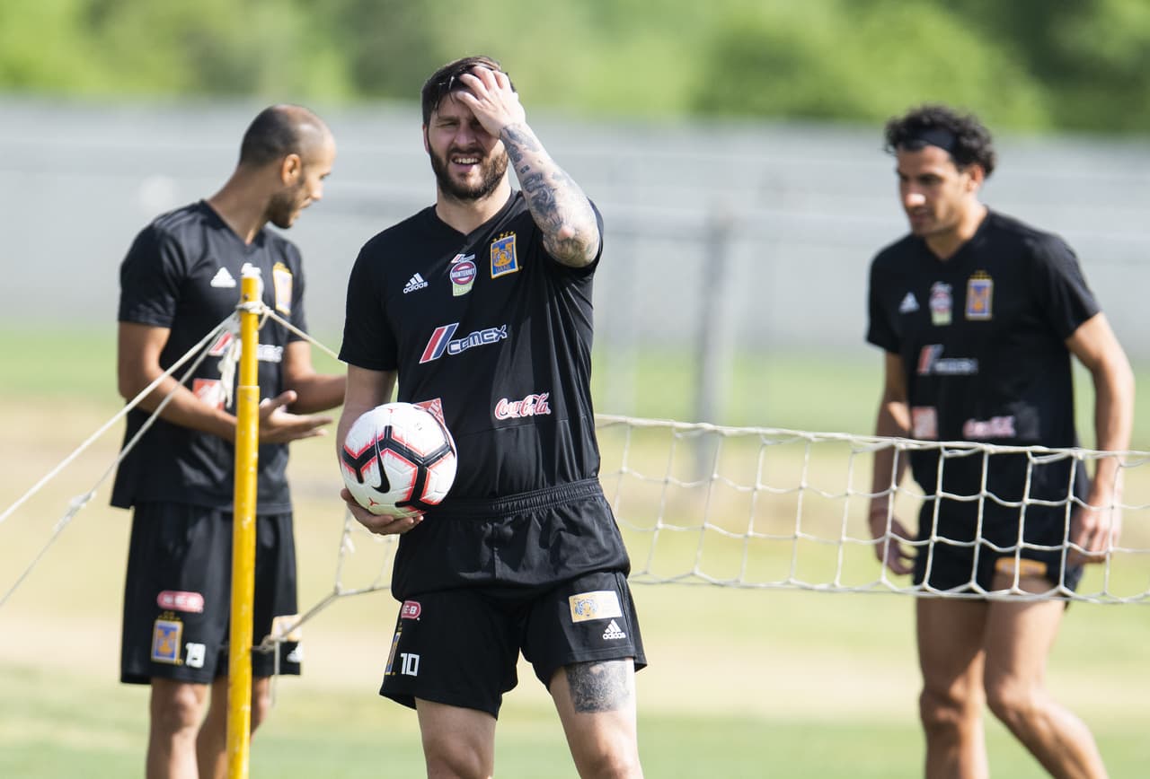 Tigres UANL ajusta detalles para el juego de ida de la Final de la Concacaf Champions League en un duelo contra Monterrey, su gran rival, frente al que busca su primer título internacional.