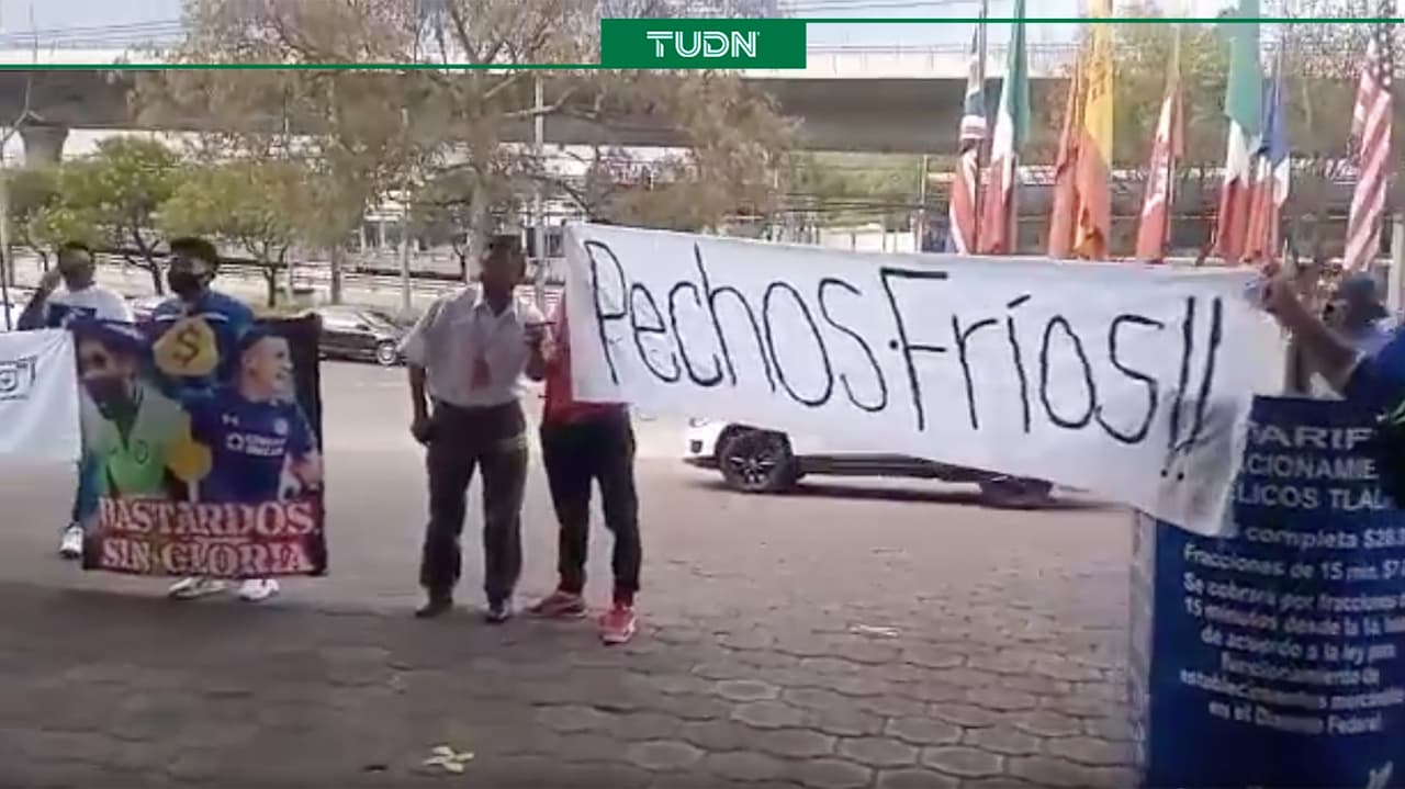 Acusa la afición de ‘pechos fríos’ a jugadores de Cruz Azul