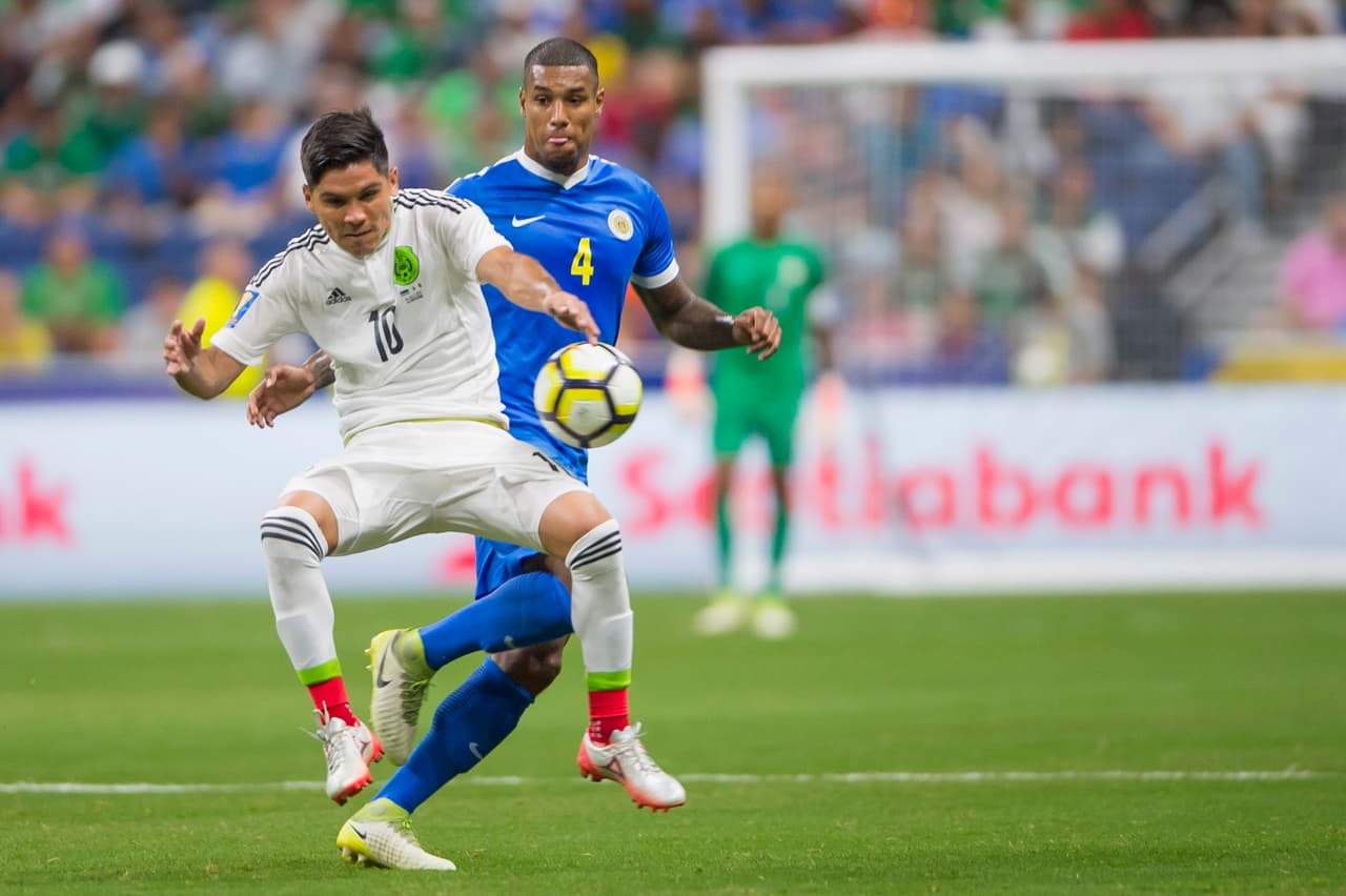 Martín Barragán, con la
<i>10, </i>busco llevar los hilos ofensivos para México.