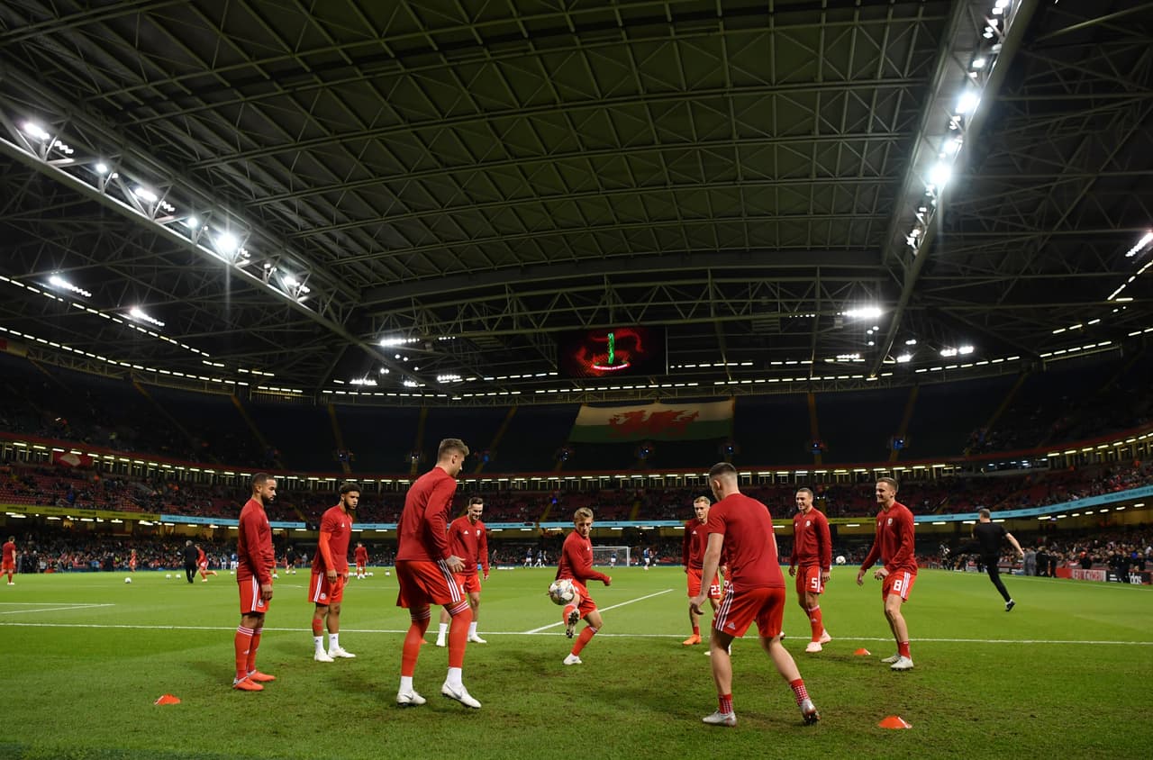 Un marco espectacular para vivir un duelo de muy buen fútbol en Cardiff.