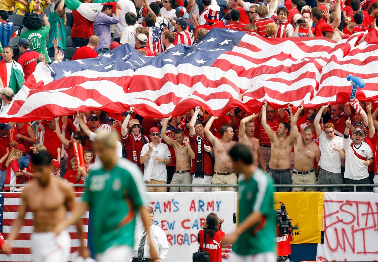 <b>Copa Oro 2007</b>
<br>México y Estados Unidos se enfrentan en la final. El Tri lideraba el marcador 1-0, pero después de dos goles por parte del conjunto de las barras y las estrellas, México quedó fuera de la Copa Confederaciones.