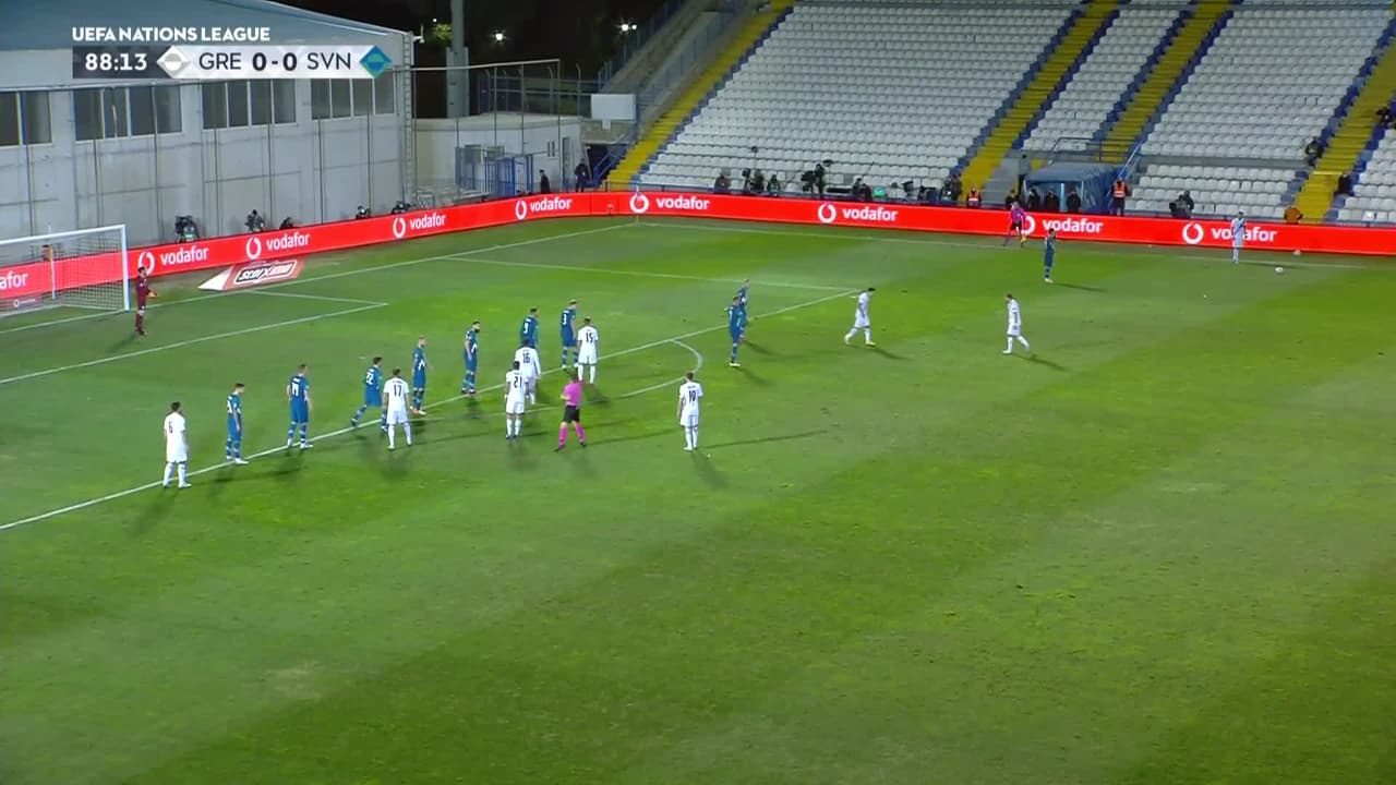 ¡TIRO ATAJADO! disparo por ["Evangelos"] ["Pavlidis"].