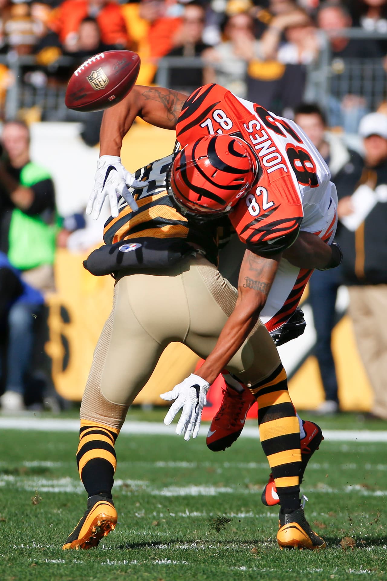 Gran duelo divisional vivieron los Bengals vs. los Steelers, donde Cincinnati mantuvo el invicto al amargar el regreso de Roethlisberger a Pittsburgh 16-10. Checa las mejores tomas de este partido.