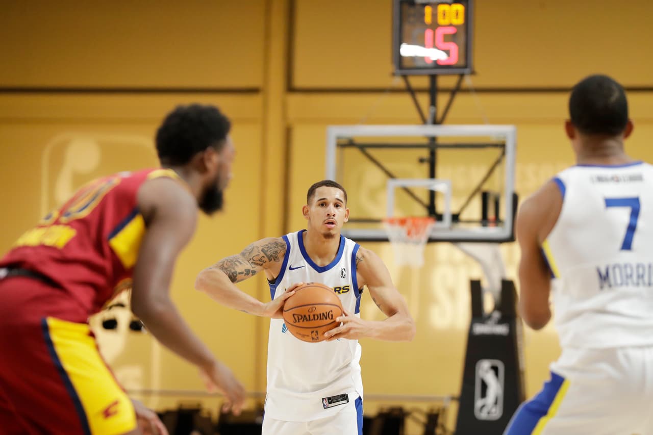 Nació en Oakland, California, en los Estados Unidos.