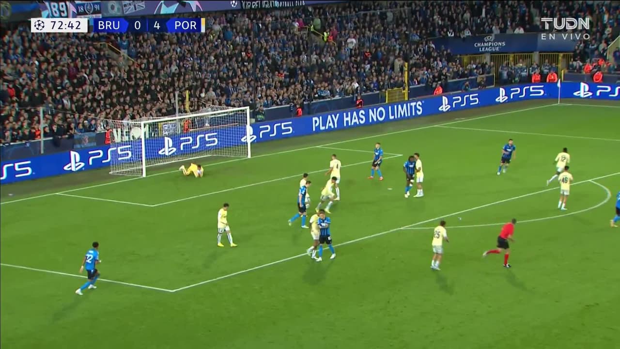 ¡TIRO ATAJADO! disparo por Noa Lang.